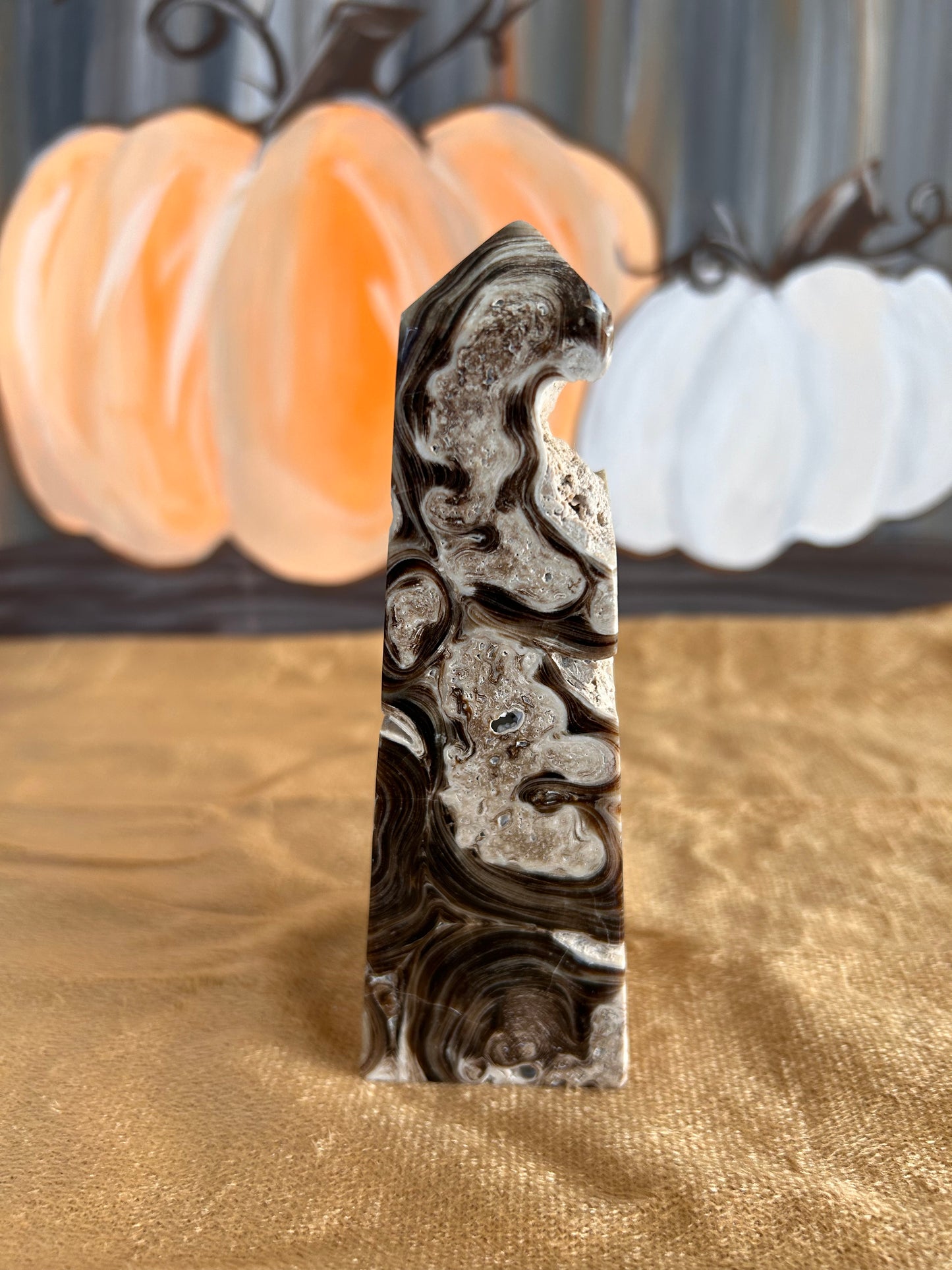 Chocolate Calcite, Tower